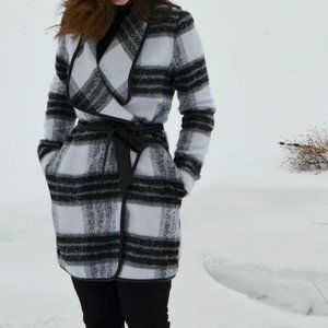 Pretty black and white spring/fall coat jacket